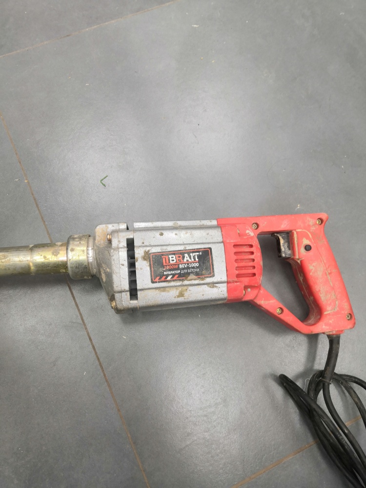 Вибратор бетона brait 1000w bev-1000